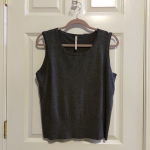 Leo & Nicale, grey sleeveless knit top in XL